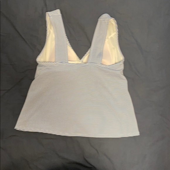 Lands’ End Seer Sucker Tankini - Picture 5 of 8